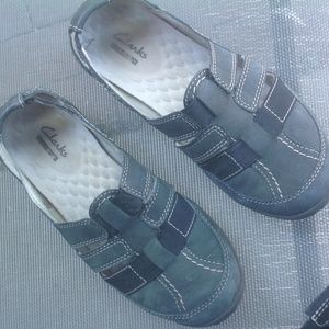 Clark's comfy everyday shoes navy blue flats